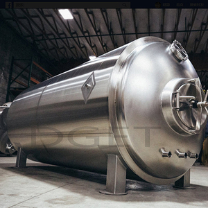 Pivní varné zařízení z nerezové oceli s objemem 2000 l, horizontální lagovací nádrže v pivovaru